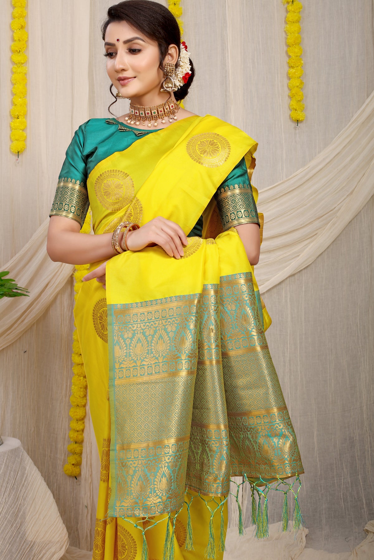 Light Yellow Pattu Weaving Silk Banarasi saree