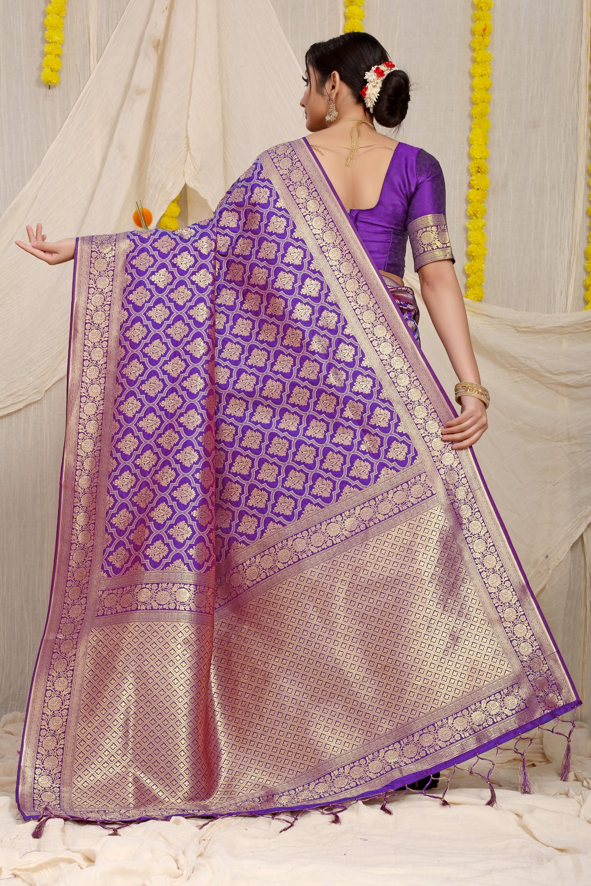 Light Purple Banarasi Silk Saree With Blouse 230870