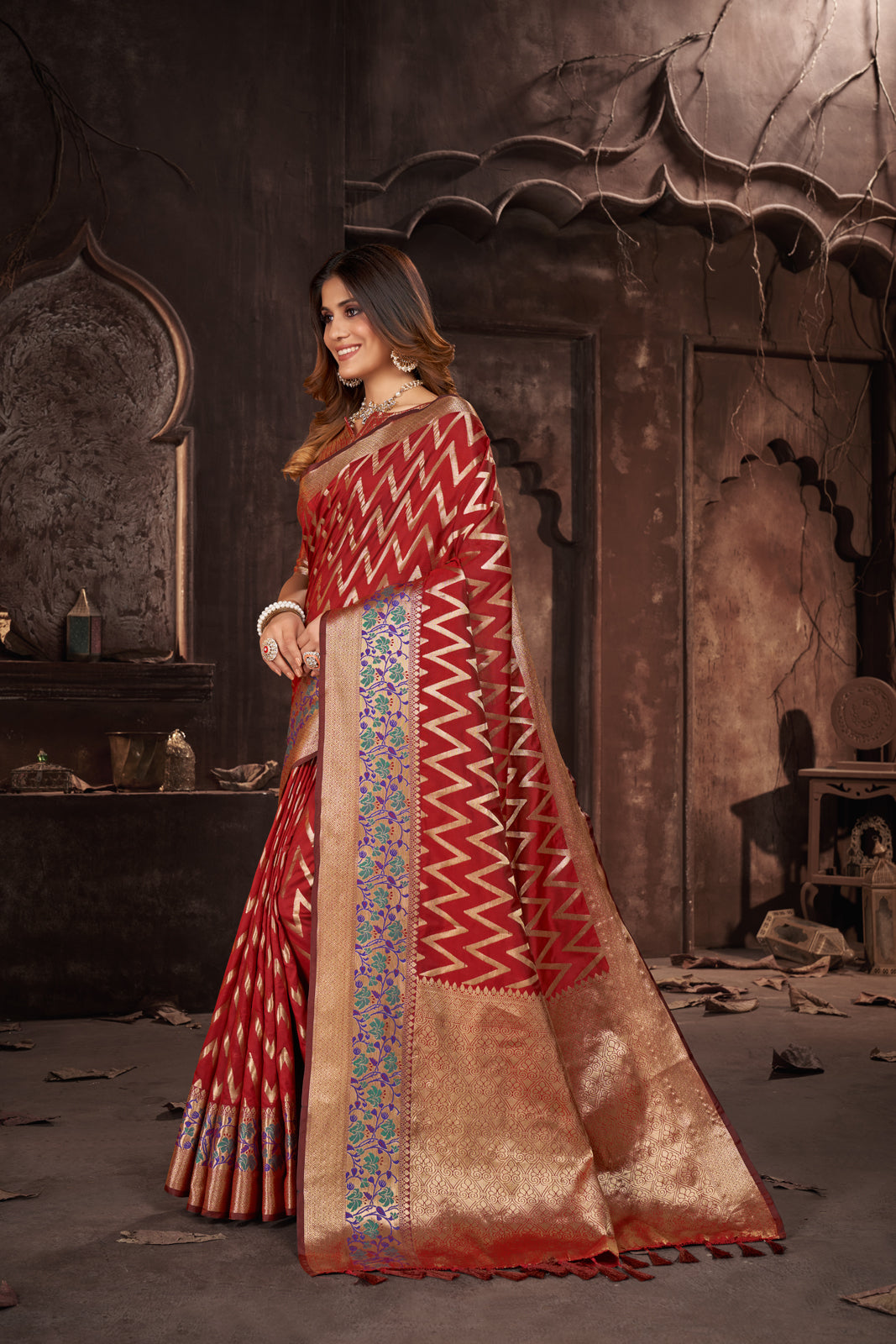 Red Soft Silk Base With Mina Kari Jari Weaving Rich Pallu Saree