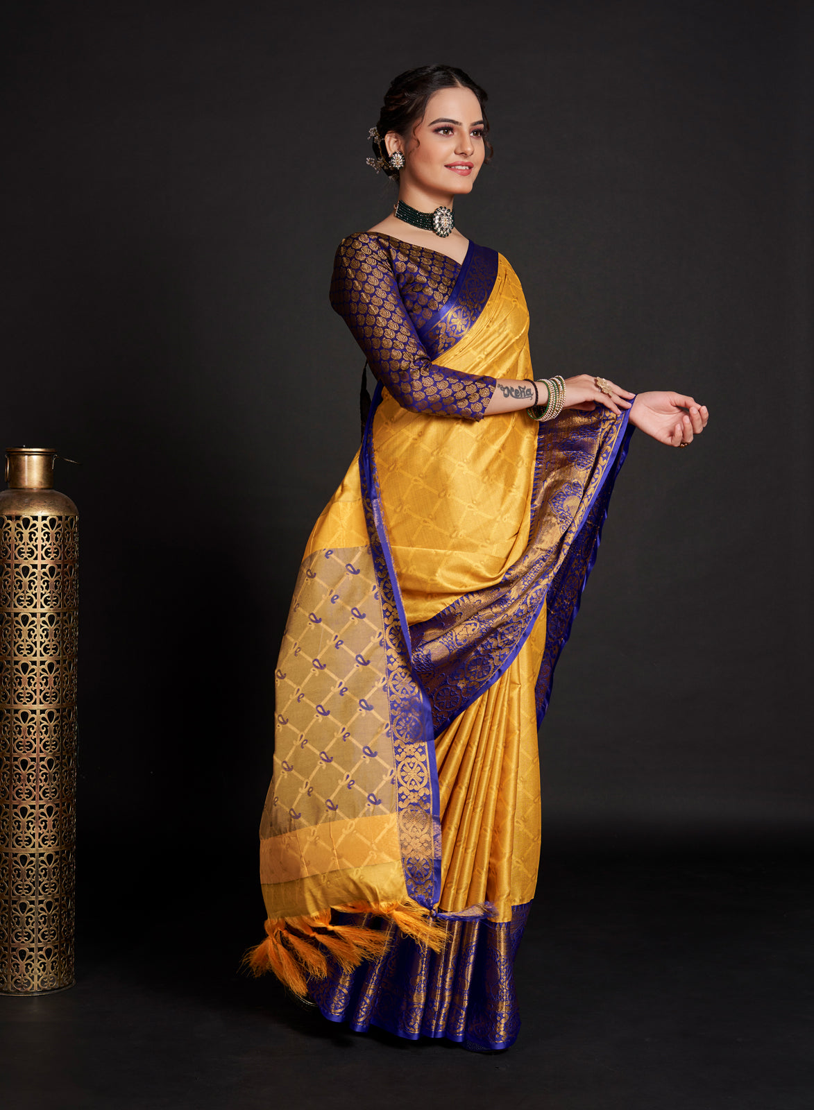 Yellow  Soft Silk Aure Base With Contrass Blouse And Pallu Saree